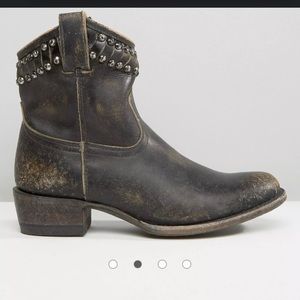 Frye Diana distressed leather cut stud western boots Woman’s 7.5